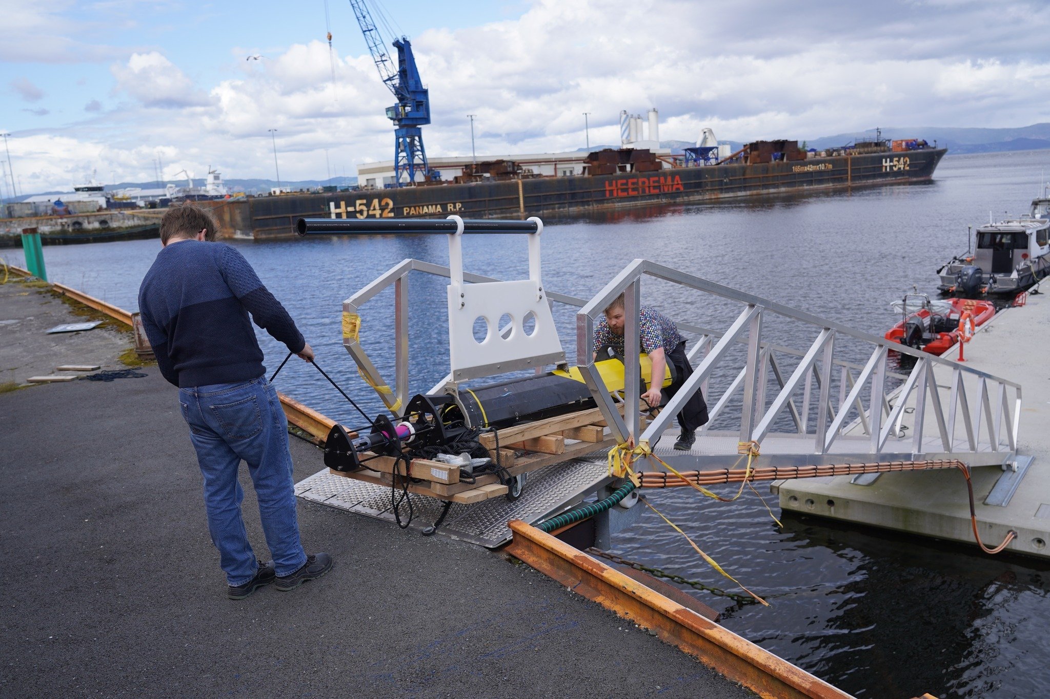 First Ocean Access buoy deployed at Nyhavna: Local collaboration for ...
